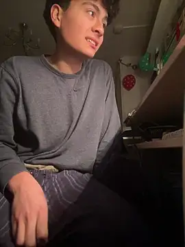 Snapshot of hungspanishtwink chatting on January 15, 5:27 pm hungspanishtwink online show from January 15, 5:27 pm