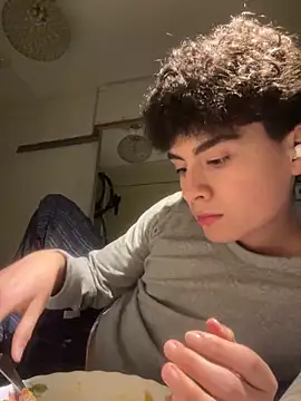 Snapshot of hungspanishtwink chatting on February 24, 10:21 pm hungspanishtwink online show from February 24, 10:21 pm