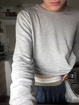 Snapshot of hungspanishtwink chatting on February 16, 12:20 am hungspanishtwink online show from February 16, 12:20 am