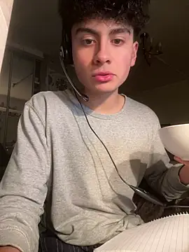 Snapshot of hungspanishtwink chatting on February 9, 7:45 pm hungspanishtwink online show from February 9, 7:45 pm