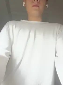 Snapshot of hungspanishtwink chatting on February 22, 12:02 am hungspanishtwink online show from February 22, 12:02 am