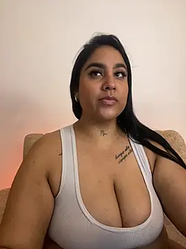 Snapshot of YenthCorona chatting on July 4, 3:46 am YenthCorona online show from July 4, 3:46 am