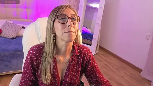 Snapshot of Scarlett_079 chatting on June 26, 11:49 am Scarlett 079 online show from June 26, 11:49 am
