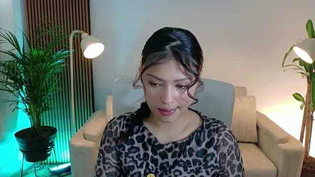 victoria   moon online show from January 6, 1:15 pm