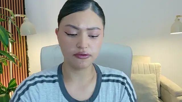 victoria   moon online show from June 4, 1:49 pm