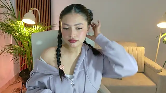 Snapshot of victoria___moon chatting on May 11, 1:45 pm victoria moon online show from May 11, 1:45 pm
