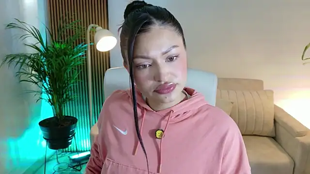 victoria   moon online show from January 7, 2:00 pm