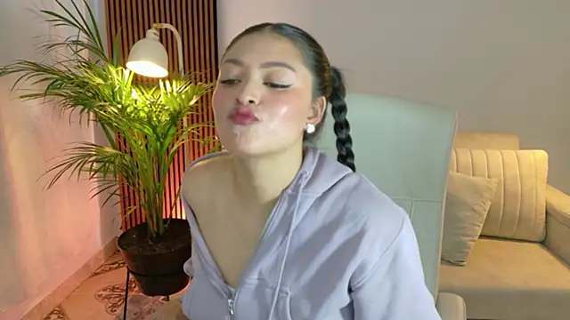 Snapshot of victoria___moon chatting on May 11, 2:45 pm victoria moon online show from May 11, 2:45 pm