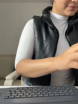 victoria   moon online show from March 28, 3:35 pm