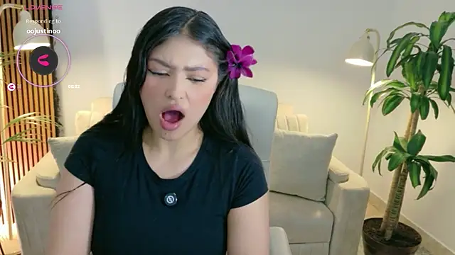 Snapshot of victoria___moon chatting on May 31, 1:50 pm victoria moon online show from May 31, 1:50 pm