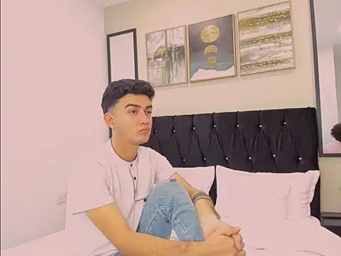 Snapshot of Feiccer_Thomson1 chatting on December 4, 9:03 pm Feiccer Thomson1 online show from December 4, 9:03 pm