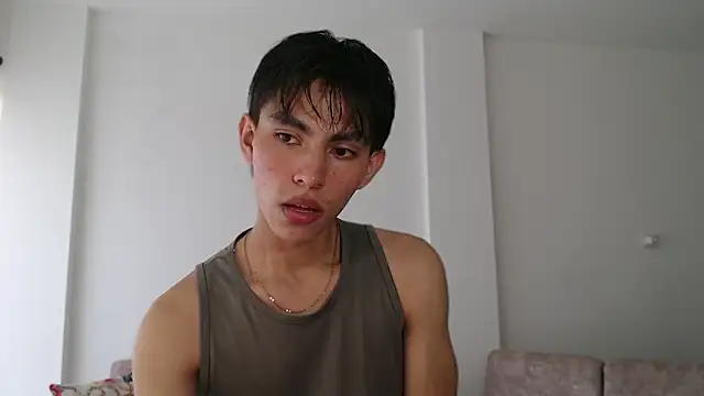 Snapshot of andrew_courtzz chatting on December 16, 8:13 pm andrew courtzz online show from December 16, 8:13 pm