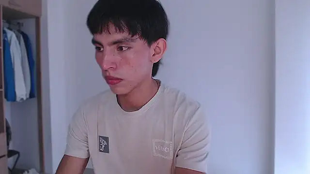 Snapshot of andrew_courtzz chatting on February 9, 7:23 pm andrew courtzz online show from February 9, 7:23 pm