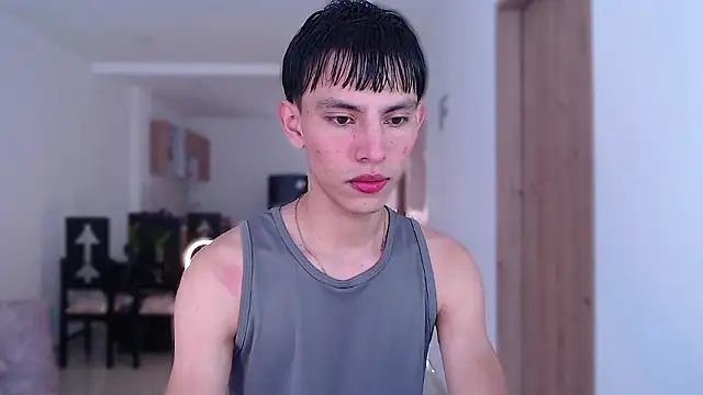 Snapshot of andrew_courtzz chatting on January 17, 8:34 pm andrew courtzz online show from January 17, 8:34 pm