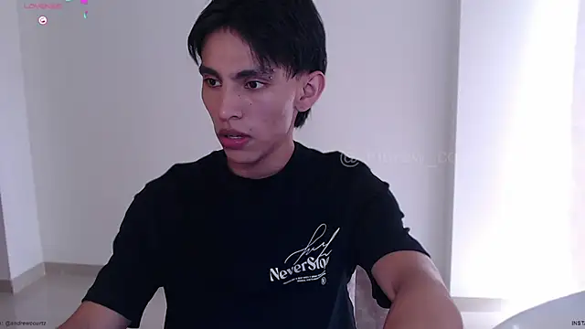 Snapshot of andrew_courtzz chatting on December 4, 8:30 pm andrew courtzz online show from December 4, 8:30 pm