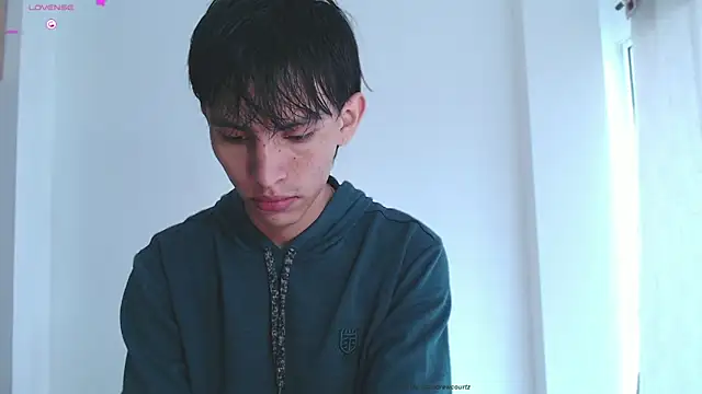 Snapshot of andrew_courtzz chatting on December 17, 7:30 pm andrew courtzz online show from December 17, 7:30 pm