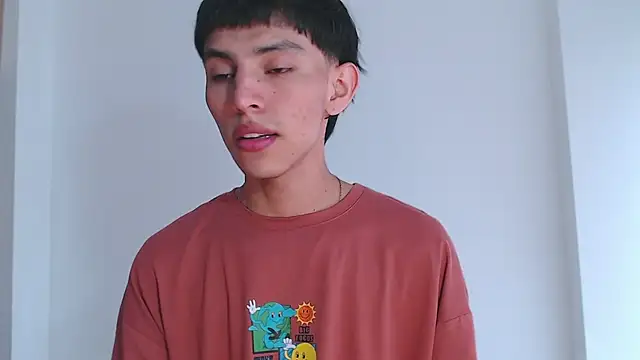 Snapshot of andrew_courtzz chatting on December 22, 8:53 pm andrew courtzz online show from December 22, 8:53 pm