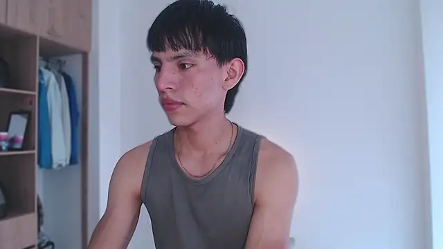 Snapshot of andrew_courtzz chatting on February 11, 7:36 pm andrew courtzz online show from February 11, 7:36 pm