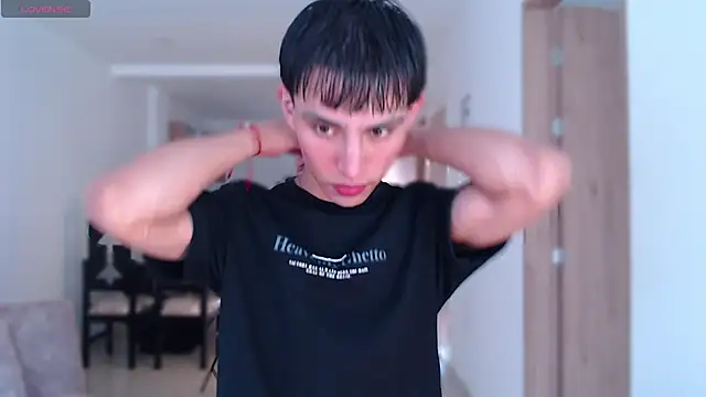 Snapshot of andrew_courtzz chatting on January 18, 10:13 pm andrew courtzz online show from January 18, 10:13 pm