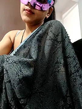 Shivani hotty online show from April 3, 4:02 pm