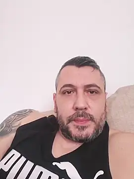 Snapshot of John_derre chatting on December 4, 10:14 am John derre online show from December 4, 10:14 am