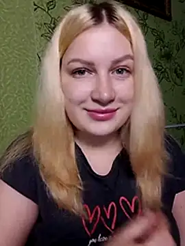 Snapshot of SweetyPeache chatting on December 15, 12:44 pm SweetyPeache online show from December 15, 12:44 pm