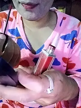 Snapshot of desiriya11 chatting on December 15, 7:47 am desiriya11 online show from December 15, 7:47 am