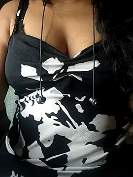 Snapshot of Preeti345 chatting on May 2, 1:11 am Preeti345 online show from May 2, 1:11 am