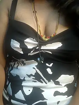 Snapshot of Preeti345 chatting on April 28, 5:34 am Preeti345 online show from April 28, 5:34 am