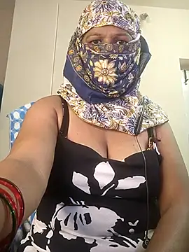 Preeti345 online show from June 22, 1:22 am