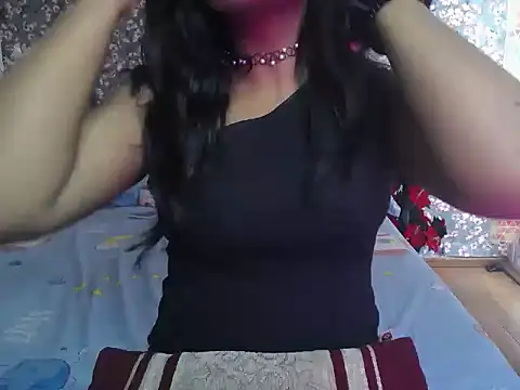 Lola Bebe online show from May 6, 5:44 am