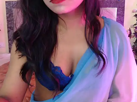 Lola Bebe online show from April 15, 5:13 am