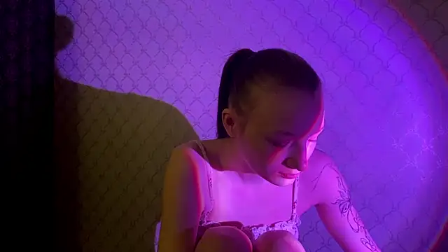 Snapshot of Cleonoth2o chatting on February 9, 7:12 pm Cleonoth2o online show from February 9, 7:12 pm