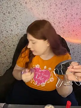 NicollVeys online show from February 19, 11:40 am