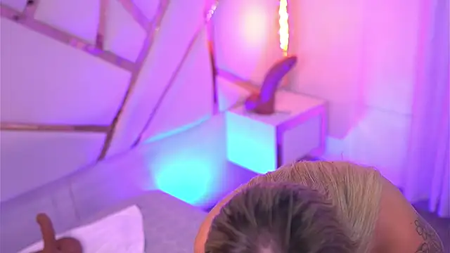 Sophie-velvet online show from May 8, 8:01 pm