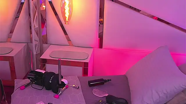 Sophie-velvet online show from May 14, 8:06 pm