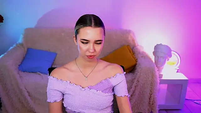 KimPorins online show from April 8, 9:33 am