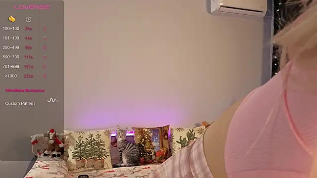 Snapshot of kitty_katy_pears chatting on December 17, 1:27 pm kitty katy pears online show from December 17, 1:27 pm