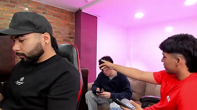 HotThreesoome online show from February 14, 12:27 pm