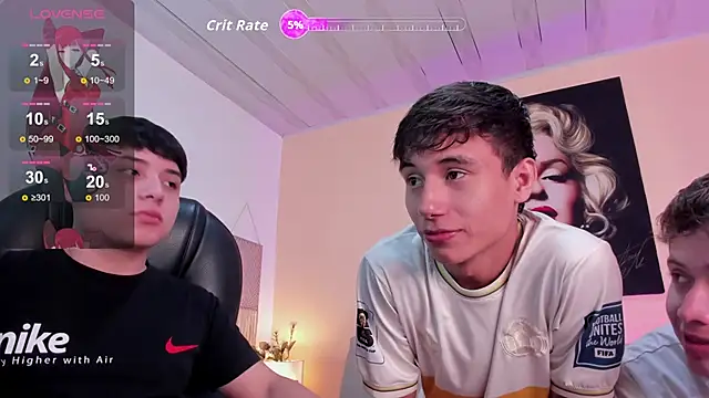 HotThreesoome online show from April 10, 2:46 pm