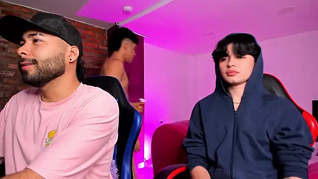 HotThreesoome online show from February 11, 12:27 pm