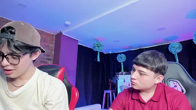 HotThreesoome online show from March 21, 12:42 pm