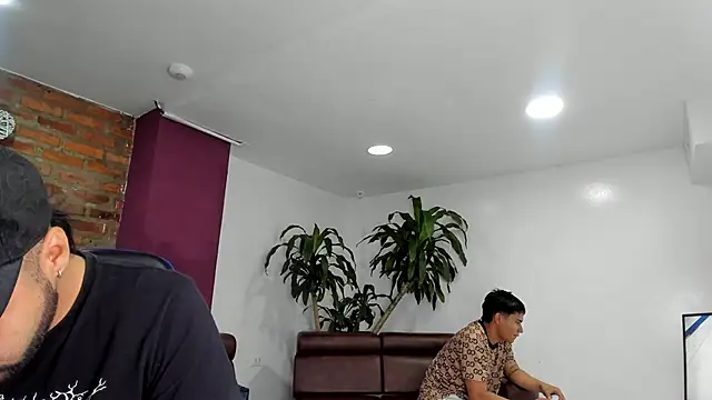 HotThreesoome online show from December 5, 1:32 pm