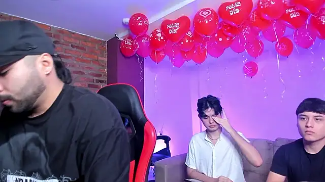 HotThreesoome online show from February 17, 12:13 pm