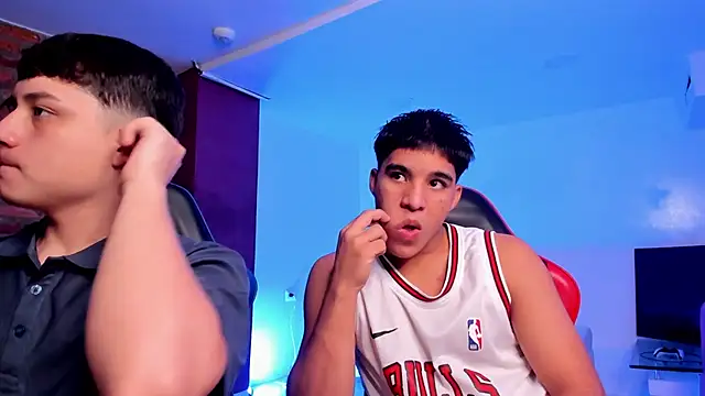 HotThreesoome online show from March 12, 12:31 pm