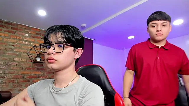 HotThreesoome online show from March 5, 12:24 pm