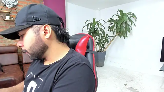 HotThreesoome online show from January 17, 1:04 pm