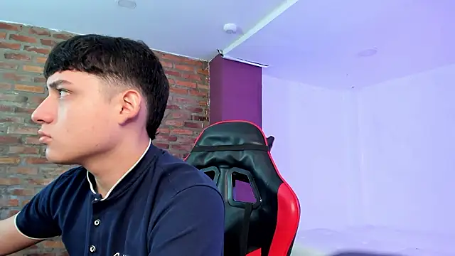 HotThreesoome online show from March 28, 12:28 pm