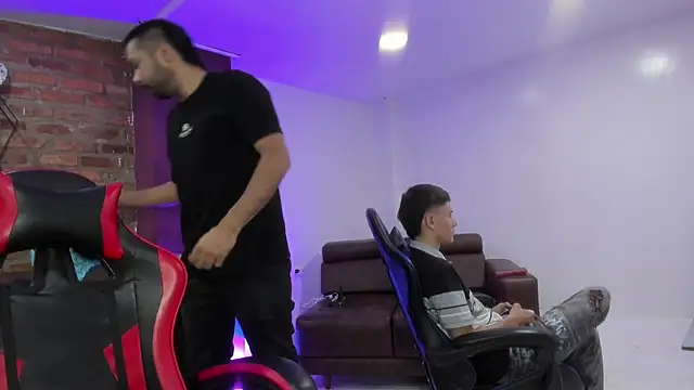 HotThreesoome online show from January 7, 1:16 pm