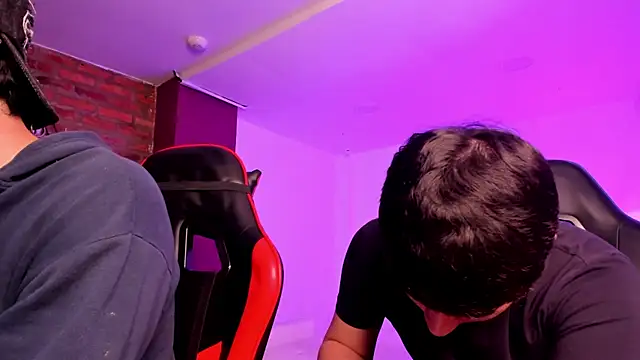 HotThreesoome online show from March 30, 1:01 pm